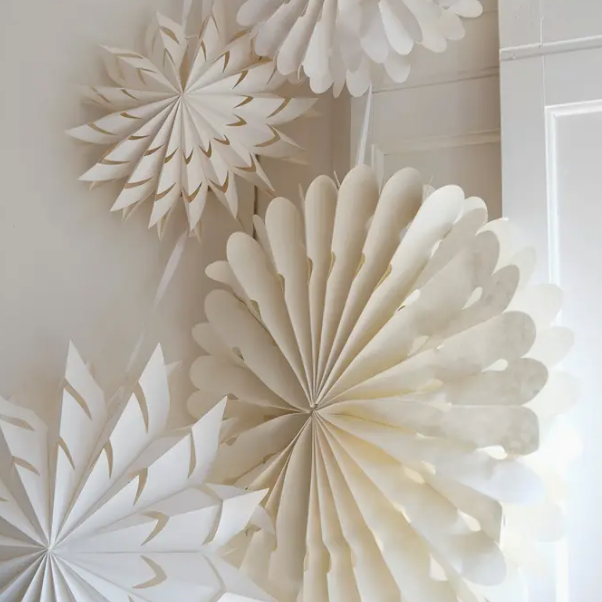 Curved Paper White Star